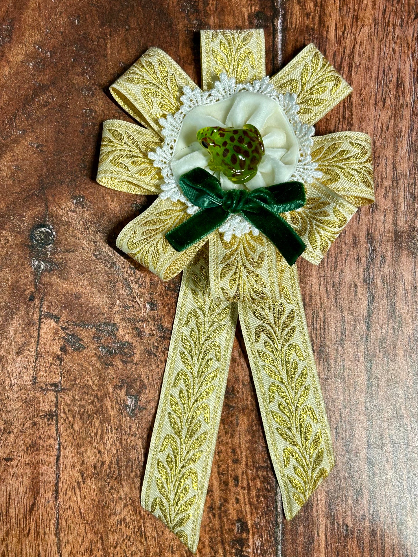 Royal Frog Rosette (Gold)